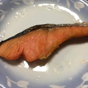 冷凍鮭をすぐにフライパン1つ使って解凍→焼き鮭